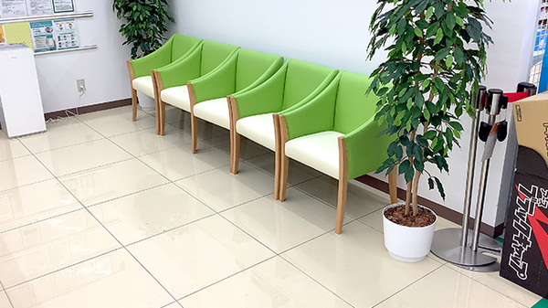 ドラッグセイムスゆりまち袖ケ浦駅前モール薬局の待合スペース