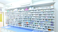調剤薬局ツルハドラッグ沼ノ端店の薬棚