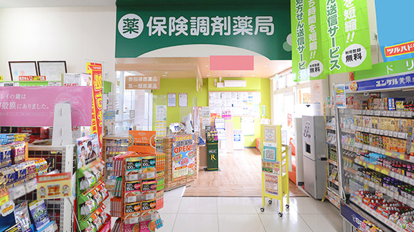 調剤薬局ツルハドラッグ函館本通店の入口