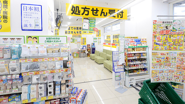 スギ薬局 垂水駅前店の入口