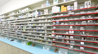 スギ薬局 垂水駅前店の薬棚