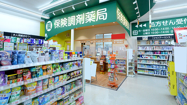 調剤薬局ツルハドラッグ余目店の入口