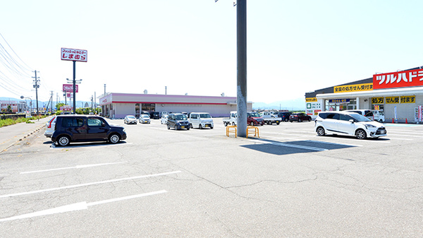調剤薬局ツルハドラッグ余目店の駐車場