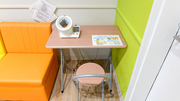 調剤薬局ツルハドラッグ秋田手形店の血圧計