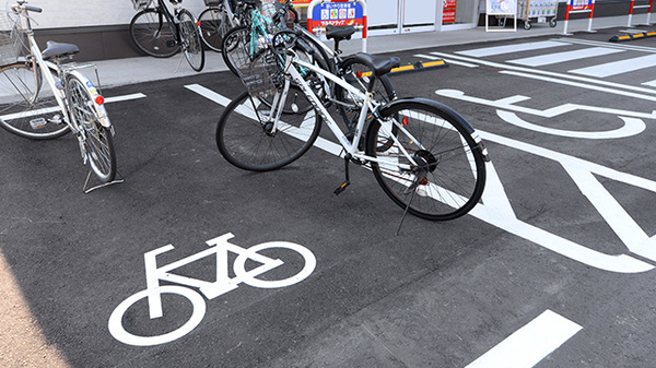 調剤薬局ツルハドラッグ秋田手形店の駐輪場