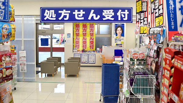 アカカベ薬局　加美鞍作店の入口
