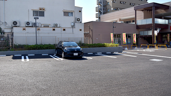 アカカベ薬局　加美鞍作店の駐車場