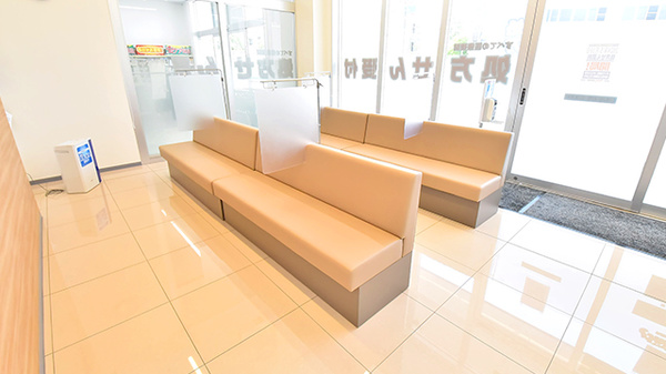 ウォンツ西観音薬局の待合スペース