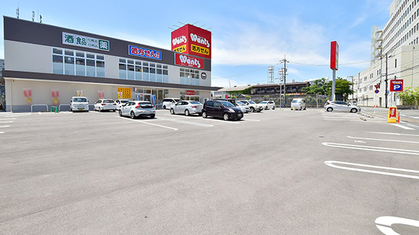 ウォンツ西観音薬局の駐車場