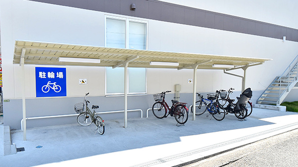 ウォンツ西観音薬局の駐輪場