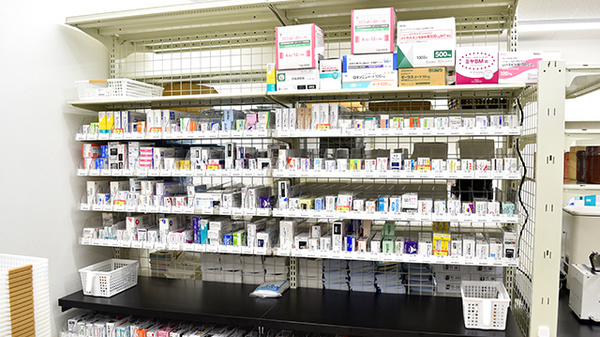ユタカ薬局　膳所の薬棚