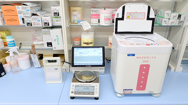 V･drug　春日井熊野薬局の調剤器具