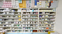中川薬局足立江北店の薬棚
