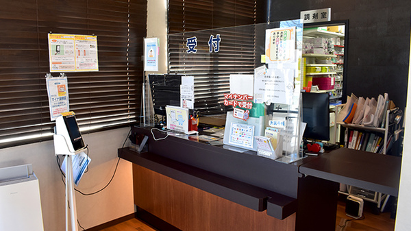 薬局トモズ酒折店の受付/カウンター