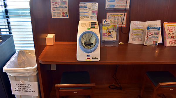 薬局トモズ酒折店の血圧計