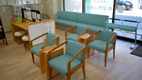 そうごう薬局 御薗橋店の待合スペース