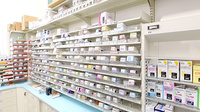 調剤薬局ツルハドラッグ荒巻本沢店の薬棚