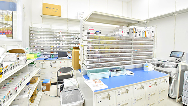 調剤薬局ツルハドラッグ伏見舞台店の調剤室
