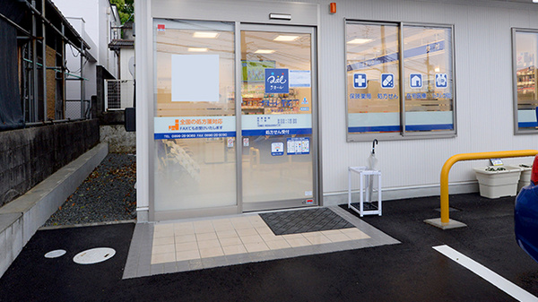 クオール薬局中之庄店の入口