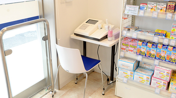 クオール薬局千歳烏山店の骨密度測定器