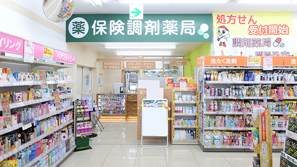 調剤薬局ツルハドラッグ岩沼中央店の入口