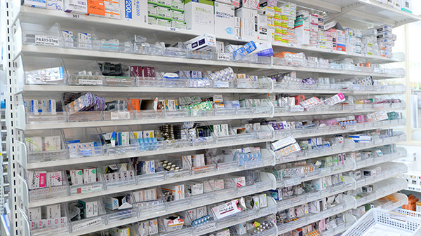 調剤薬局ツルハドラッグ手稲富丘店の薬棚