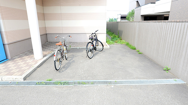 調剤薬局ツルハドラッグ手稲富丘店の駐輪場