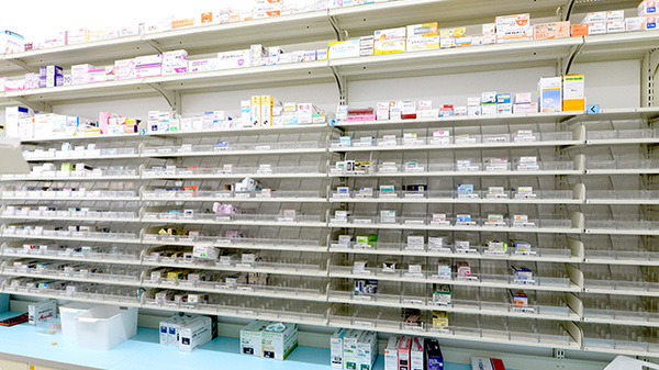スギ薬局 堺大野芝南店の薬棚