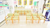 スギ薬局 伏見丹波橋店の待合スペース