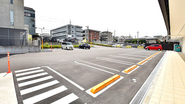 スギ薬局 伏見丹波橋店の駐車場