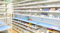セイムス三田慶應義塾前薬局の薬棚