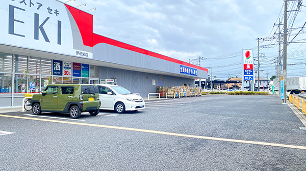 セキ薬局　伊奈栄店の駐車場