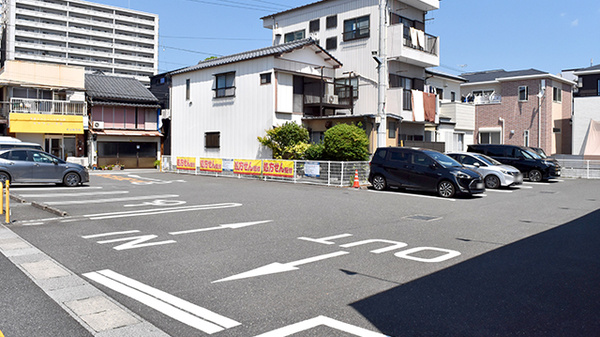 ドラッグセイムス高知宝永薬局の駐車場
