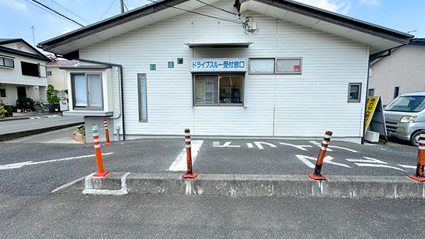 とまと薬局　深谷店のドライブスルー
