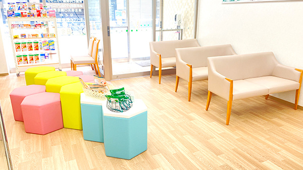 そうごう薬局 川口駅前店の待合スペース
