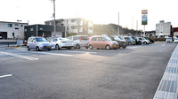 狛田駅前ゆう薬局の駐車場