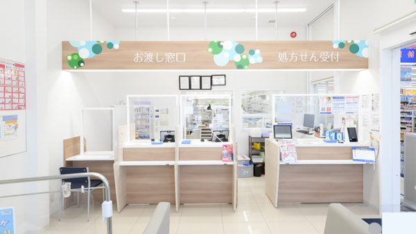 調剤薬局ツルハドラッグ大善寺店の受付/カウンター
