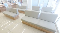 調剤薬局ツルハドラッグ大善寺店の待合スペース