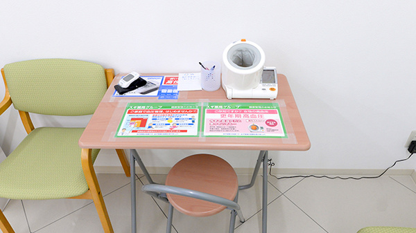 スギ薬局 修学院店の血圧計