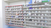 スギ薬局 修学院店の薬棚