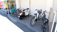 スギ薬局 修学院店の駐輪場