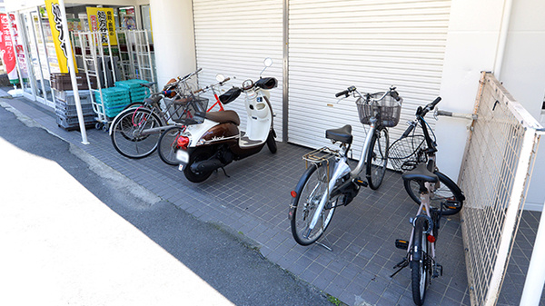 スギ薬局 修学院店の駐輪場