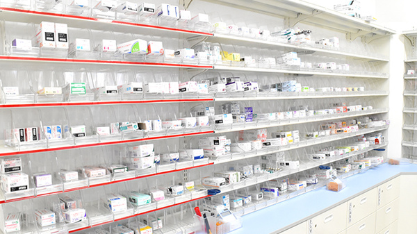 ププレひまわり薬局新涯一丁目店の薬棚