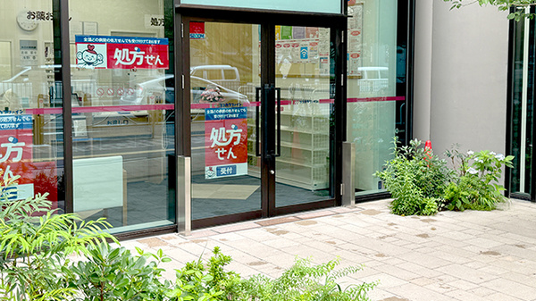 ココカラファイン薬局　文京ガーデン店の入口