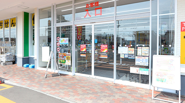 調剤薬局ツルハドラッグ旭川近文店の入口