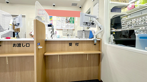 ココカラファイン薬局初台店の受付/カウンター