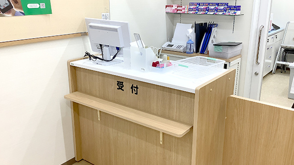 ココカラファイン薬局平塚駅北口パールロード店の受付/カウンター