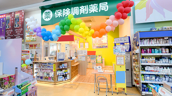 調剤薬局ツルハドラッグ北郷4条店の入口