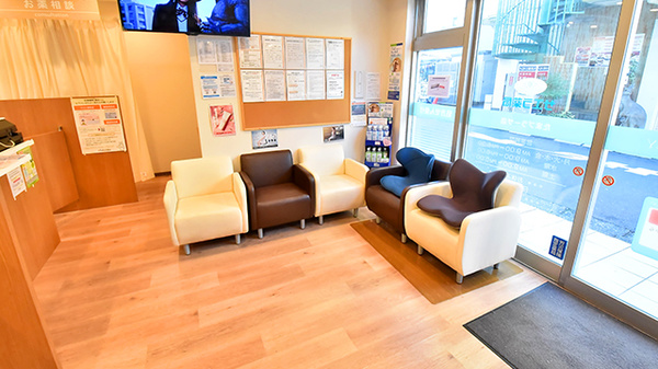 サエラ薬局 たまプラーザ店の待合スペース