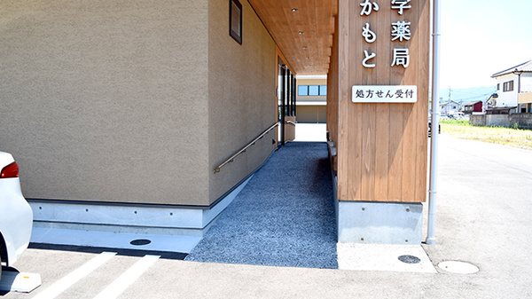 大学薬局さかもとのバリアフリー設備